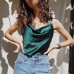Emerald green tied shoulder cowl neck satin cami top 💚
